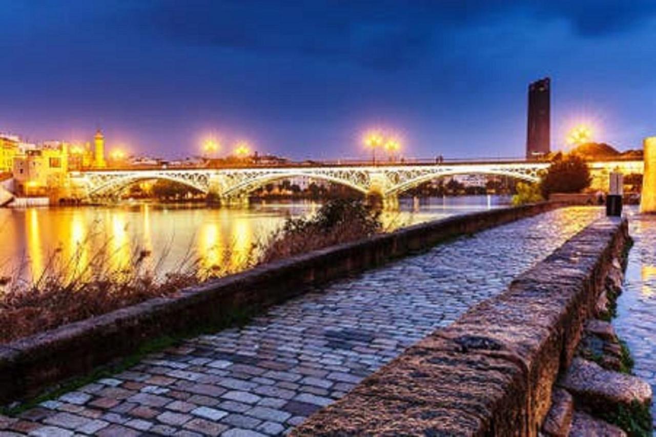 Apartmán Atico Aire De Triana Sevilla Exteriér fotografie