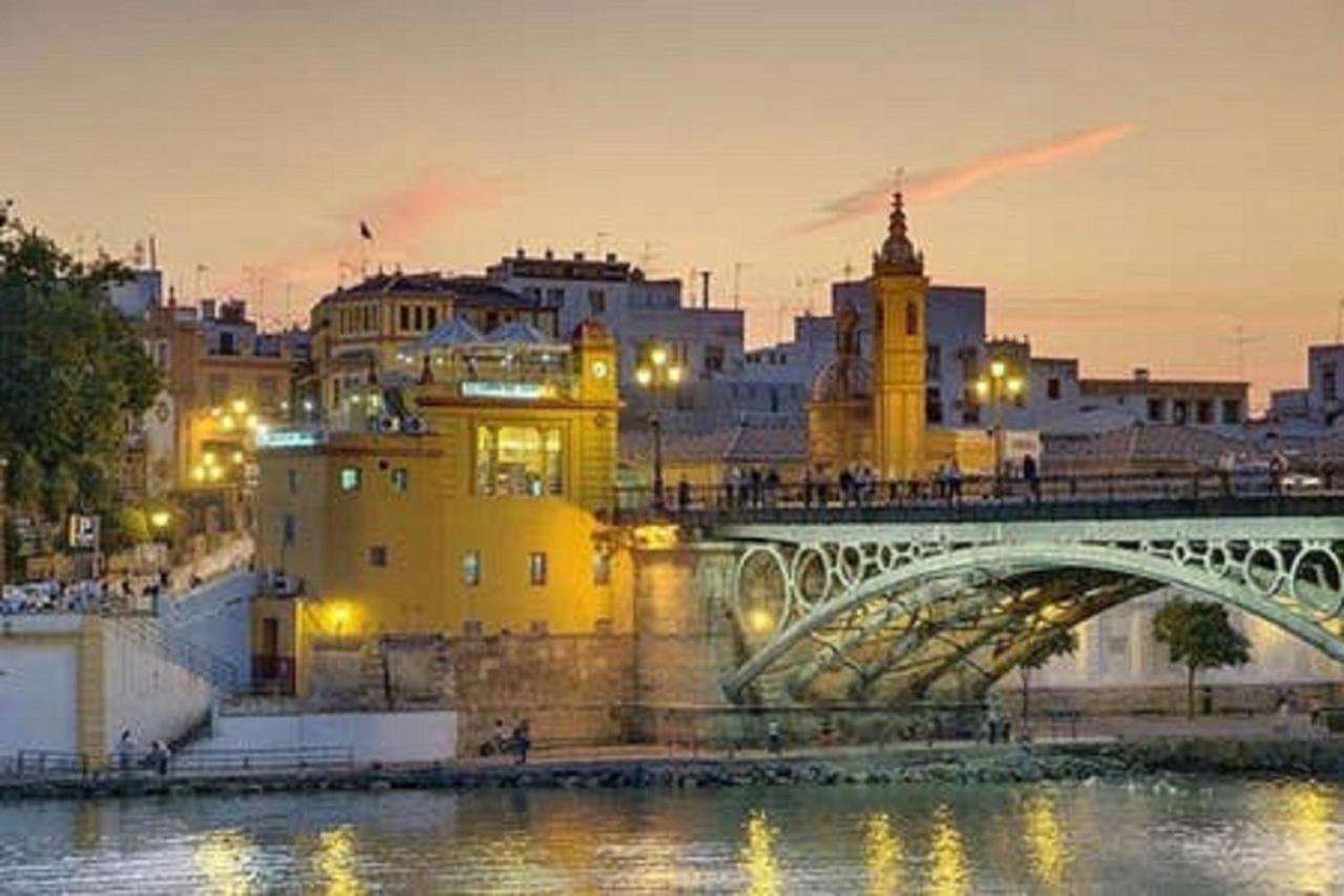Apartmán Atico Aire De Triana Sevilla Exteriér fotografie