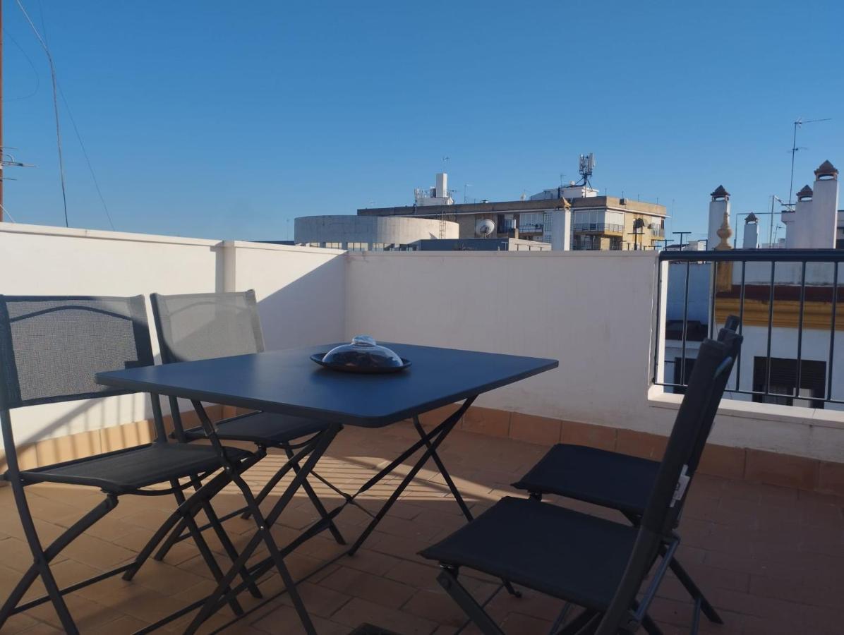 Apartmán Atico Aire De Triana Sevilla Exteriér fotografie